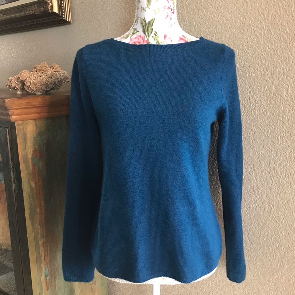 100% Cashmere Sweater - size M